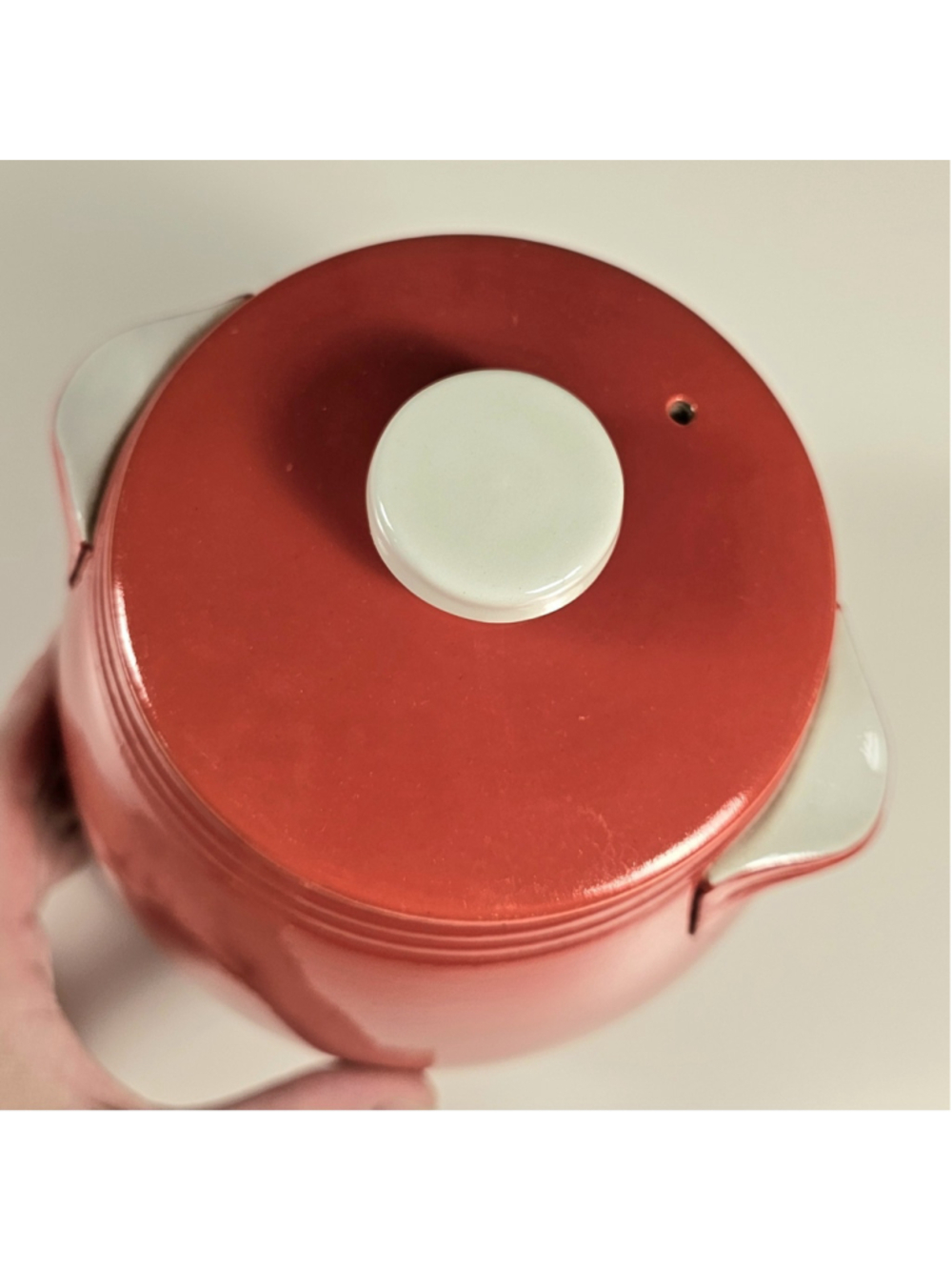 Vintage Hall China PERT Bean Pot Cookie Jar Chinese Red White Knob Lid MINT - Picture 9 of 14